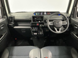 【インパネ】運転のしやすさを最優先に設計された見晴らしの良いフロントビュー。車両間隔が掴みやすく狭い道でも安心♪「安全」と「品質」を最優先に、安心してお乗りいただけるクルマを提供いたします。