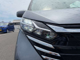 LEDヘッドランプ:ハロゲンランプの約2倍の光量でより明るく遠くを照らし、夜間走行時の視認性を高めます。