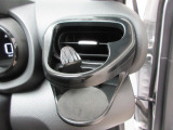 運転席右側のドリンクホルダーです。