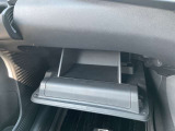 グローブボックスはとっても大きくて使いやすいですよ!他にも収納が充実しているので小物もスッキリ収まりますよ!