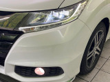 【LEDヘッドライト】悪天候や夜間走行時も良好な視界を確保し安心して運転できる高輝度LEDヘッドライトを装備!点灯速度が早く、消費電力も抑えられています。