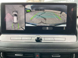 上からまる見え!アラウンドビューモニターの画像です。純正ナビに映してあります。お車を真上から見たような映像をミラーやナビ画面に映し出す事によって、車両の周囲を確認し、駐車時や発進時の運転をサポート。