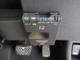 有料道路をキャッシュレスで通行できるETC車載器付きです。運転席足元に設置されています。ETCセットアップ費用は含まれておりません。別途必要となります。