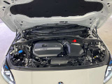 BMW 1.5L 直列3気筒ツインパワーターボ ガソリンエンジン :バルブトロニック(無段階可変バルブリフト)、ダイレクトインジェクションシステム、ダブルVANOS(吸排気無段階可変バルブタイミング)