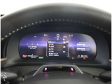 とっても見やすいメーターです。夜間時はラグジュアリーな気分にさせてくれる照明が魅力ですので、夜のドライブも楽しみになりますよ♪