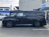少人数でも大人数でもお出かけが楽しめます。この車で楽しいドライビングライフを送りましょう♪