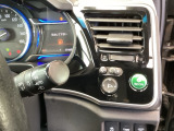 【eコンスイッチ】低燃費運転をサポートするECONモード。スイッチをONすると、エンジンやトランスミッション、A/Cなどを協調制御し、燃費の向上に貢献。エコドライブの効果を高めます。