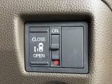 【パワースライドドア】スマートキーや運転席のスイッチでスライドドアの開閉が可能♪電動だから力を入れてドアを開ける必要が無く、小さいお子様でも、重い荷物を持っている時もラクに開け閉めできます♪