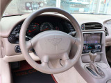 他の中古車販売店とは、異なった商品展開を実現するため、米国・Mitsuoka Motors Americaと連携を取りながらいち早く行動し、需要の先端商品を供給する体制づくりに努めています。