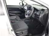 高いホールド性で運転姿勢が安定します。長距離ドライブでも疲れにくいのが魅力です。快適なドライビングライフをお送りください♪