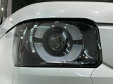 LEDヘッドライトは、点灯の瞬間から最大光量を発揮し、突然暗くなるトンネルなどでの安定感を高めます。