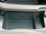 運転席前に充電用USBポートあります。