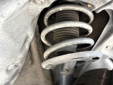 お車を安心してお乗りいただく為には、足回りの定期点検が欠かせません。サービスサポート(有償保証)では無料点検もご提供しており、安心のカーライフをお過ごしいただけるサポート体制が整っています。
