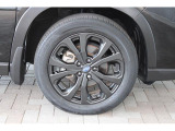 タイヤサイズは225/55R18 純正アルミホイール装着です!タイヤ溝。残り溝が少ない為、弊社負担にてタイヤ交換を実施してお渡しとなります。銘柄につきましては弊社指定の物となります。