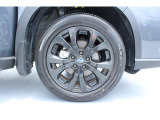 タイヤサイズは225/55R18 純正アルミホイール装着です!