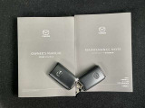 取扱書&整備手帳揃っております☆遠くからドアの開錠施錠が出来る便利なキーレスを装備しています。