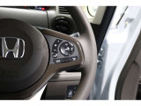 Hondaセンシングの機能のひとつ、アダプティブクルーズコントロール付!アクセルから足を離しても設定したスピードと前車との車間を保ち走行してくれます!車線維持もアシスト☆高速道路で疲労軽減ですね☆