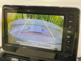 【バックカメラ】駐車時に後方がリアルタイム映像で確認できます。大型商業施設や立体駐車場での駐車時や、夜間のバック時に大活躍!運転スキルに関わらず、今や必須となった装備のひとつです!