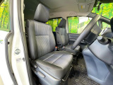 運転席シート廻りは使用感も少なく、良好な状態となっています。丁寧に使われていたことがよくわかりますね。