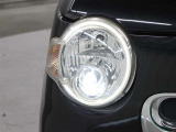 消費電力の少ないLEDヘッドランプを採用。豊かな光質と、自然光に近い光質で、夜間のドライブの安全をサポートします。