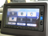ナビゲーションは純正メモリーナビ(VXM-174CSi)を装着しております。AM、FM、CD、Bluetooth、ワンセグTVがご使用いただけます。初めて訪れた場所でも安心ですね!