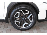 タイヤサイズは225/55R18 純正アルミホイール装着です!残り溝もあり偏摩耗も見受けられません。