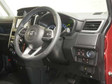 運転席の様子です。見通しの良いすっきりとした内装で運転しやすい空間となっております!
