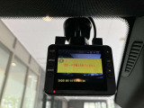 認定中古車はお車の経過年数や走行距離により1年もしくは2年間保証を付帯しております。「認定中古車保証」はメーカー保証です。全国のメルセデス正規販売店で保証を受けることができます。