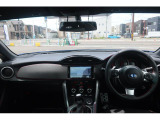 0次安全とは車の基本設計を工夫し安全性を高めて事故に遭わないための考え方です。そのためスバルの車は視界設計やドライビングポジションなど細部までこだわり抜いて作られています。