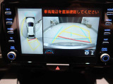 パノラミックビューモニター付きです。車両を上から見たような映像をディスプレイオーディオ画面に表示。運転席からの目視だけでは見にくい、車両周辺の状況をリアルタイムでしっかり確認できます。