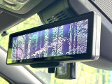 【デジタルインナーミラー】後席の大きな荷物や同乗者で後方が確認しづらい時でも安心!カメラが撮影した車両後方の映像をルームミラー内に表示。クリアな視界で状況の確認が可能です!
