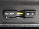 ◆ETC2.0装着◆進化したドライブ体験。料金収受システムだけだったETCが生まれ変わって、高速道路を賢く使うETC2.0に進化しました。多彩な情報サービスが便利で快適なドライブ体験を提供します。