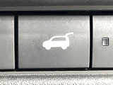 【ハンズフリーパワーバックドア】リアバンパー下部に足先を出し入れするだけでバックドアが自動で開閉♪両手が荷物でふさがっている時でもラクラク開閉操作が行えます!