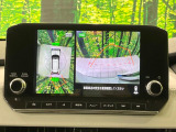 【マルチアラウンドモニター】専用のカメラにより、上から見下ろしたような視点で360度クルマの周囲を確認することができます☆死角部分も確認しやすく、狭い場所での切り返しや駐車もスムーズに行えます。