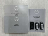 キーをバックやポケットに入れたまま、ドアリクエストキーを押すだけ開閉する、便利なインテリジェントキー2個とリモコンエンジンスターターが付いております。