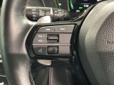 ステアリングにオーディオ操作スイッチが付いています。オーディオ画面に直接タッチしなくても操作が出来ますので、運転に集中できます。