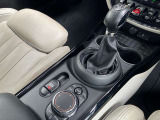 車両の詳細、ご質問につきましては、弊社営業スタッフまでお気軽にご連絡下さいませ。遠方のお客様には実車の詳細画像送信も承ります。