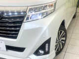 【LEDヘッドライト】悪天候や夜間走行時も良好な視界を確保し安心して運転できる高輝度LEDヘッドライトを装備!点灯速度が早く、消費電力も抑えられています。