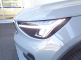 トールハンマーをモチーフにした、LEDライト。デイタイムランニングライト、ウインカー機能も併せ持ち、そして、アクティブハイビーム機構と相まって、安全な夜間ドライブが可能です。