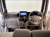 【前方視界】開放的な前方視界!運転がしやすく疲れにくいです♪窓が大きく、見通しがとっても良いおクルマですよ♪