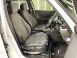 乗降がしやすい運転席。高さが調節できて小柄な方でも運転しやすいポジションをとることができます。