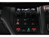 運転席と助手席の温度設定の変更が可能な左右独立タイプのデュアルエアコンです♪♪♪暑がりな人・寒がりな人も誰もが車内を快適にお過ごしいただけます♪♪♪