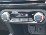 オートエアコンです!ボタンでの簡単な操作で室内を快適な温度にしてくれますので、夏場や冬場でも快適なドライブができます。