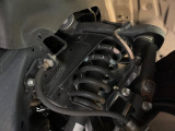 お車を安心してお乗りいただく為には、足回りの定期点検が欠かせません。サービスサポート(有償保証)では無料点検もご提供しており、安心のカーライフをお過ごしいただけるサポート体制が整っています。