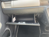 【グローブボックス】大容量のグローブボックスです!!車検証ケース他、日頃使う小物類の収納スペースもたくさんあります!