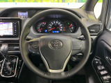 【純正革巻きステアリング】上質な革を使用することで、手にしっかり馴染みとても運転しやすいハンドルです♪