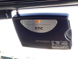 ETCももちろん搭載。いちいち料金所で停車する必要なんて当然ないです。スムーズにストレスなくドライブをお楽しみください。(※支払総額にセットアップ費用は含まれておりません。)