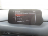 こちらのお車には先進安全装備が多数搭載されています。衝突被害を回避あるいは軽減するためのブレーキや、後方死角からの接近警報、車線逸脱を防止する警報装置など、詳しくはスタッフまでお尋ねください。