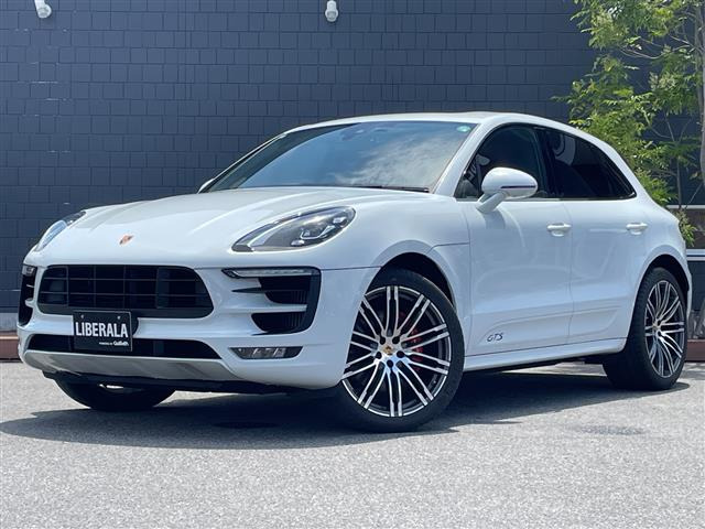 マカン  GTS 4WD 本革シート