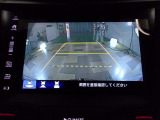 バックカメラの画像です。ガイドラインがスムースな車庫入れをサポートいたします。車庫入れの安心感がアップしますね。